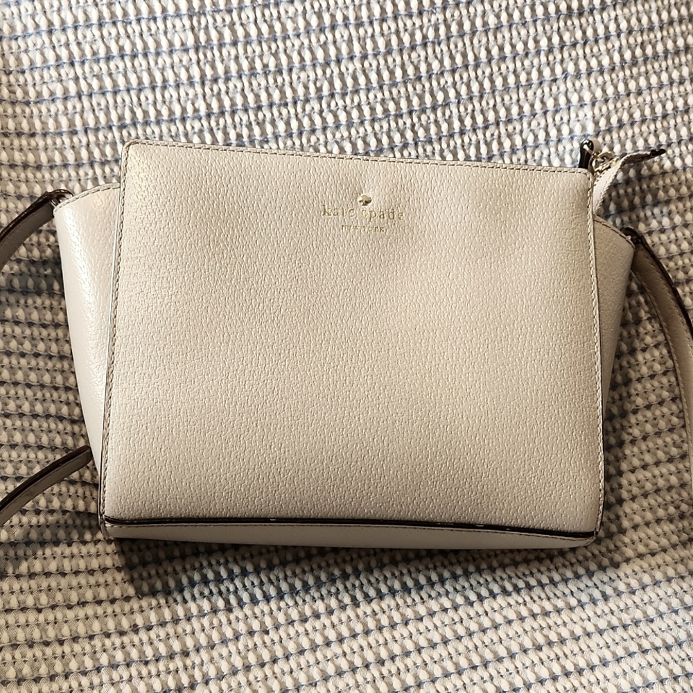 Kate spade grand street hayden crossbody light gray host pick